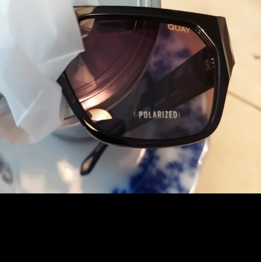 Quay Australia GO OFF POLARIZED SUNGLASSES BLACK SMOKE TAUPE BNWT RETIRED $120